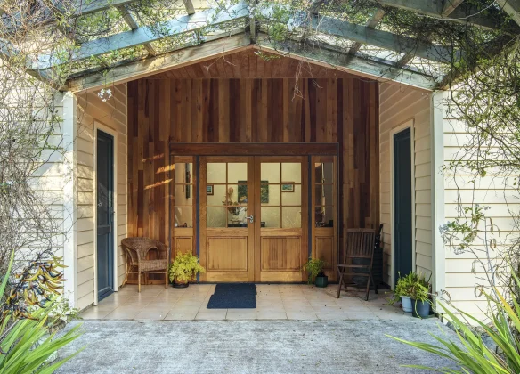 Почему гостевые дома популярнее отелей в 2025 году