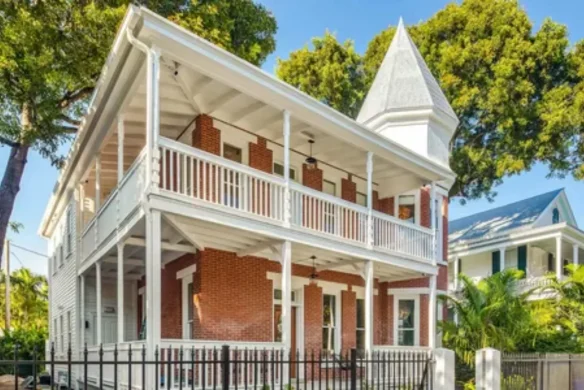 Чем отличаются загородные дома на выходные и гостевые дома