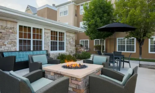 Стоит ли выбирать гостевой дом с камином