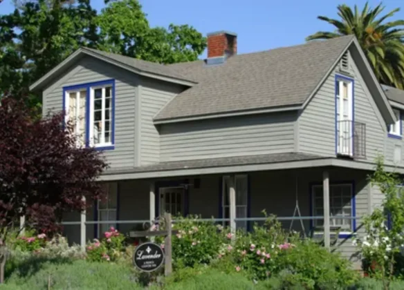 Подборка гостевых домов с каминами и банями